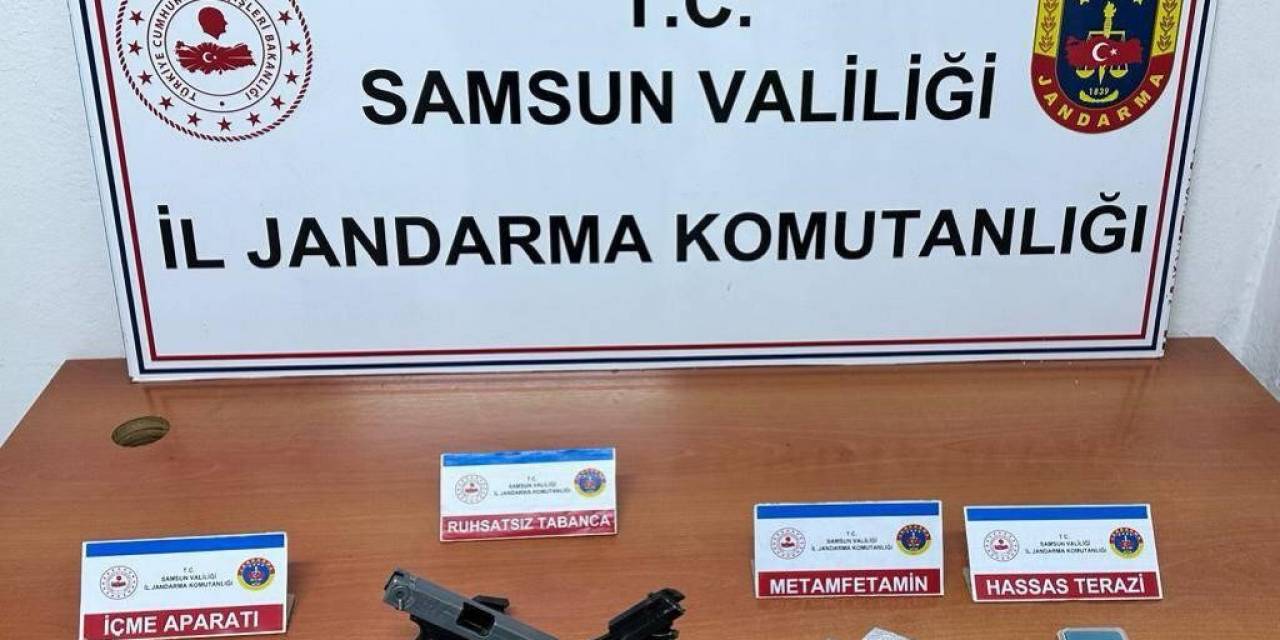 Jandarma Şüpheli Araçta Uyuşturucu Ele Geçirdi