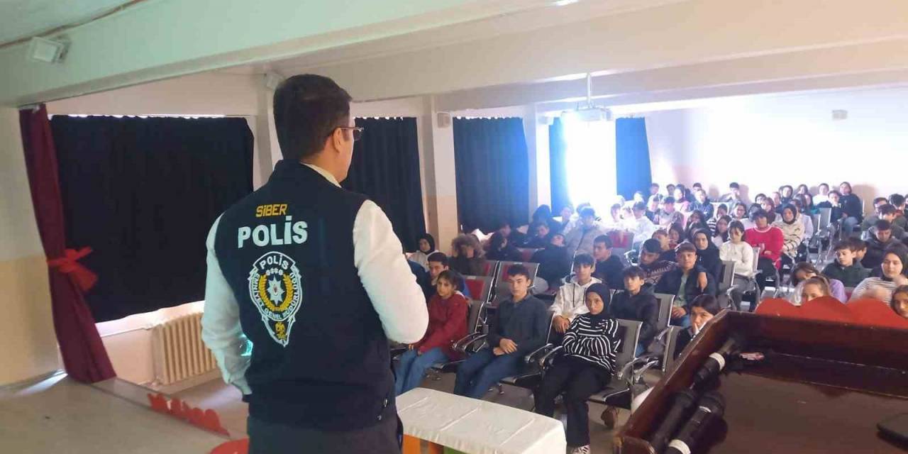 Karabük’te Öğrenciler Siber Suçlara Karşı Bilgilendirildi