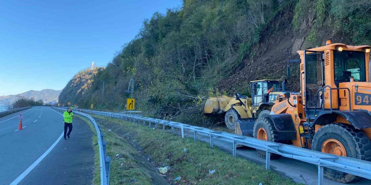 Artvin’de Heyelan Nedeniyle Karayolu Ulaşıma Kapandı