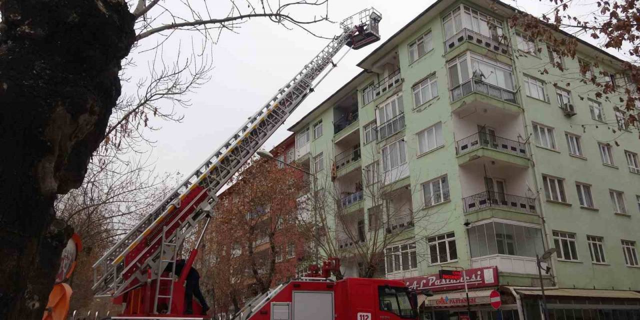 6 Katlı Binadaki Baca Yangını Paniğe Sebep Oldu