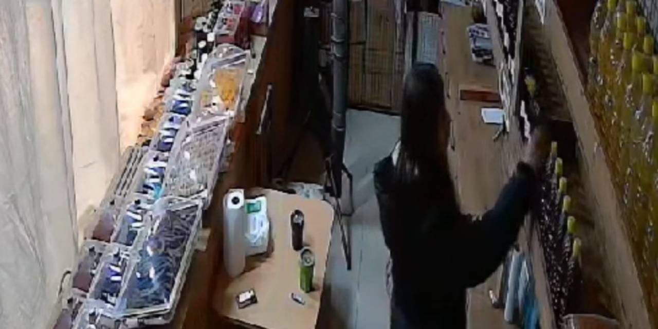 Elini Kolunu Sallayarak Hırsızlık Yaptı