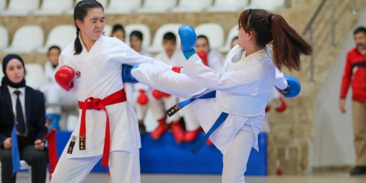 Karateciler Madalya İçin Mücadele Etti