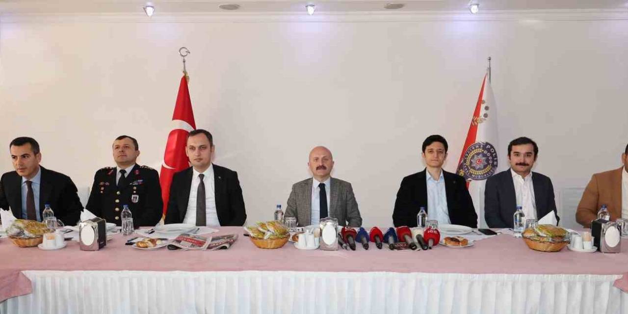 Vali Osman Varol, Basın Mensuplarıyla Bir Araya Geldi