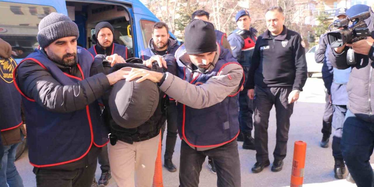 4 Kişiyi Öldüren Katil Zanlısı Adliyeye Çelik Yelekle Getirildi