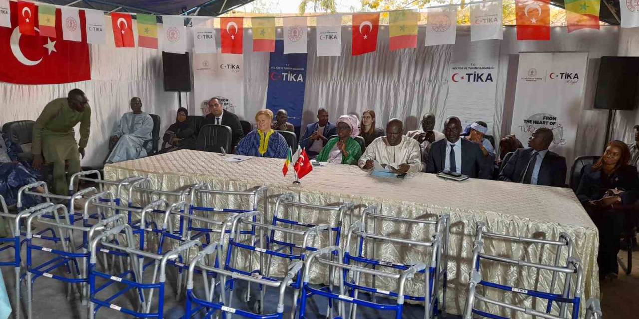 Tika’dan Senegal’deki Yaşlı Ve Engellilere Yürüteç Desteği