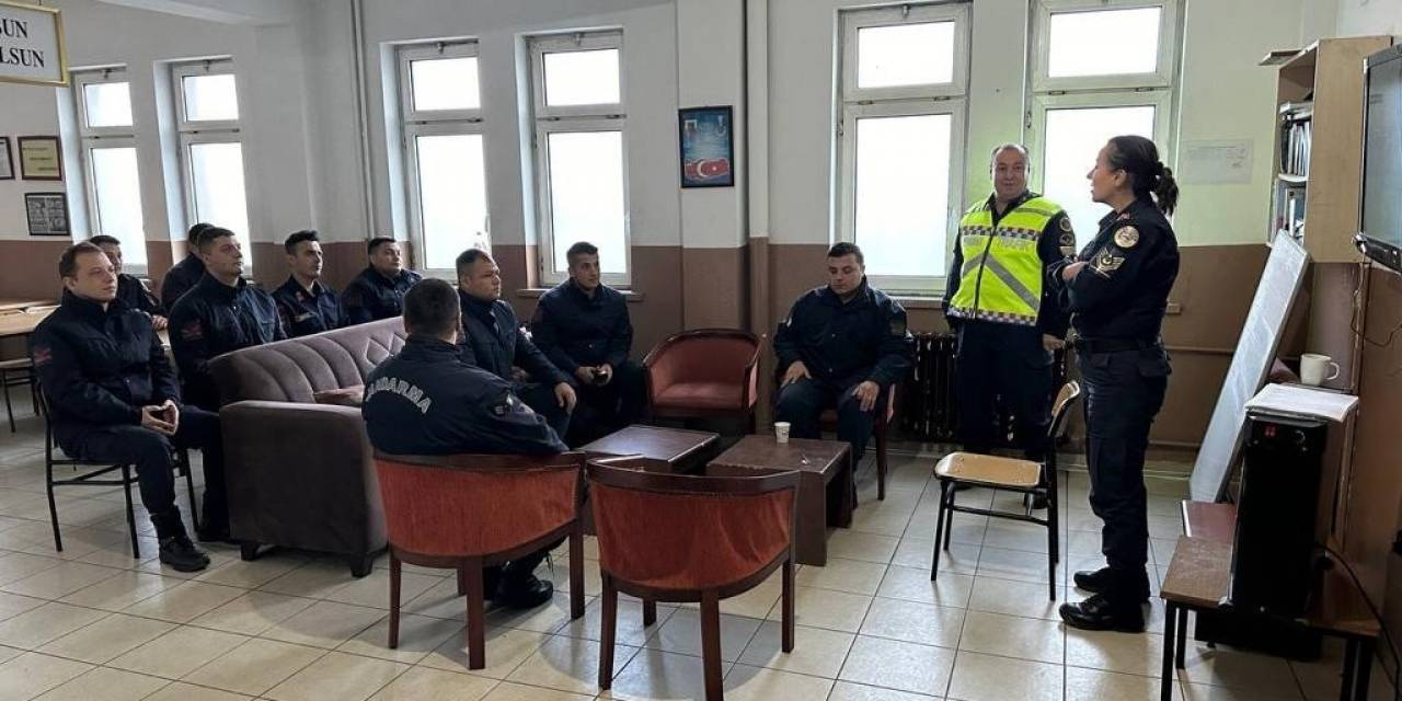 Jandarma; Trafik Eğitim Ve Seminerlerini Sürdürüyor