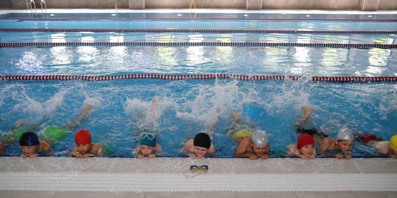 Atila Aydıner’den Bayrampaşa’ya Bir Yılda Yarı Olimpik Yüzme Havuzu