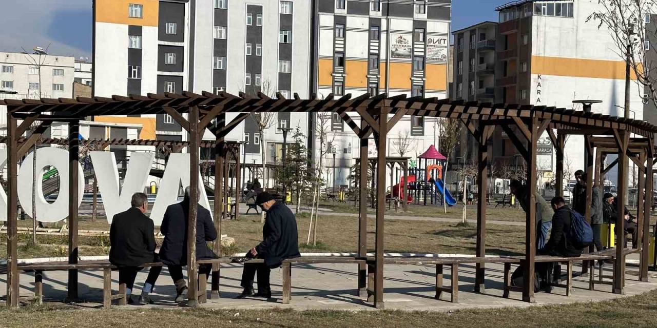 Yüksekova’da Yalancı Bahar