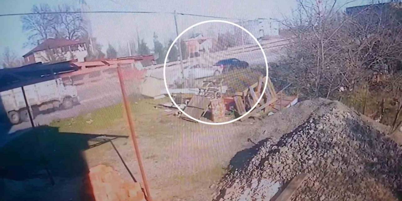 Yoldan Çıkan Otomobil Dehşet Saçtı: 1’i Ağır 3 Yaralı