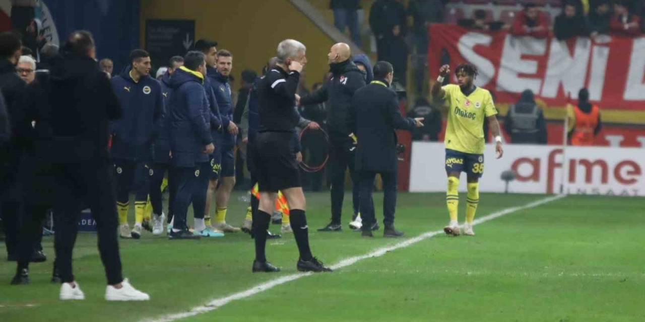 Fenerbahçe Derbi Öncesi 2 Oyuncusunu Kaybetti