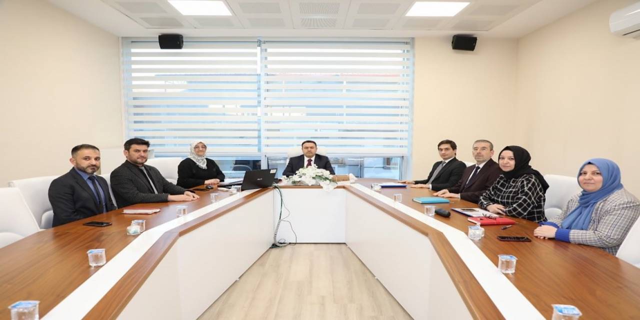 Kütahya Valisi Işın, Aile Ve Sosyal Hizmetler İl Müdürlüğünü Ziyaret Etti