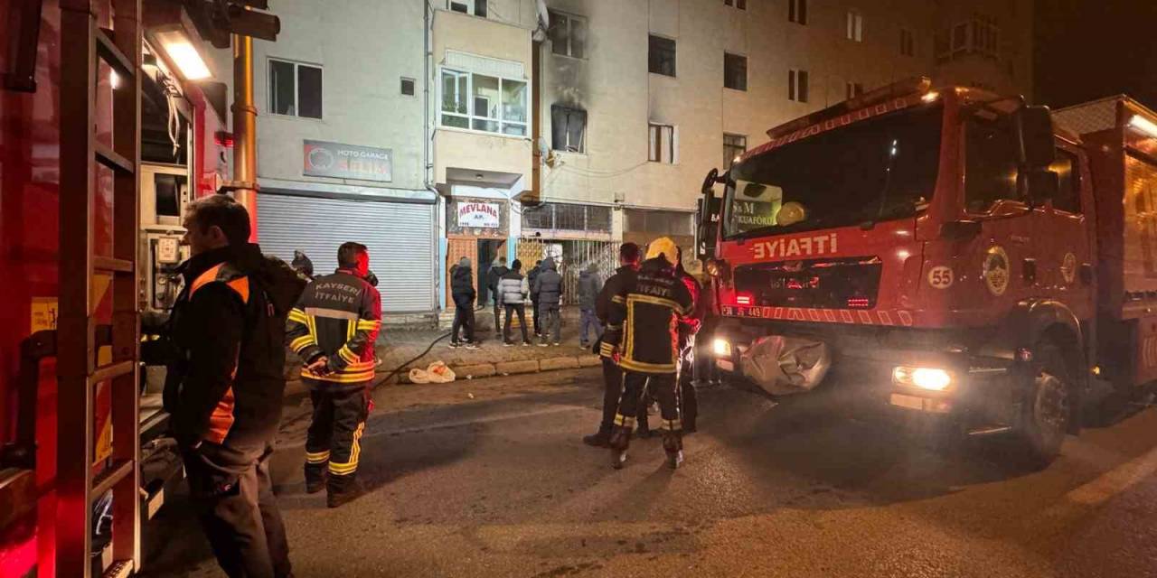 Kayseri’de Ev Yangını: 4 Kişi Dumandan Etkilendi