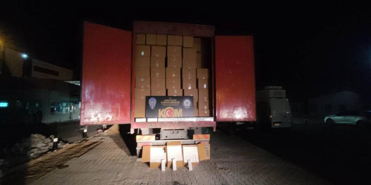 Adana’da 300 Bin Paket Gümrük Kaçağı Sigara Ele Geçirildi