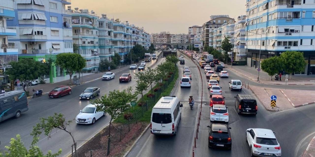 Antalya’da Motorlu Kara Taşıtları Sayısı 1 Milyon 440 Bin 643 Oldu