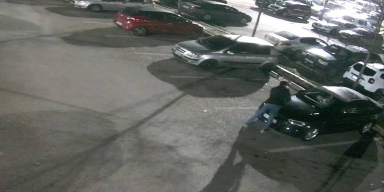 Eline Taş Aldı, 35 Aracın Camını Böyle Kırdı