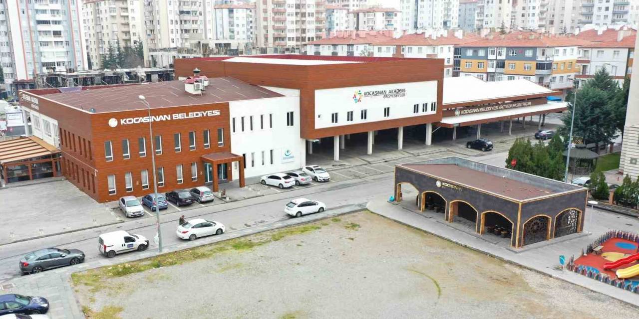 Başkan Çolakbayrakdar, “Şehrin Kimliğine Yakışır Örnek Şadırvanlar Yapıyoruz”