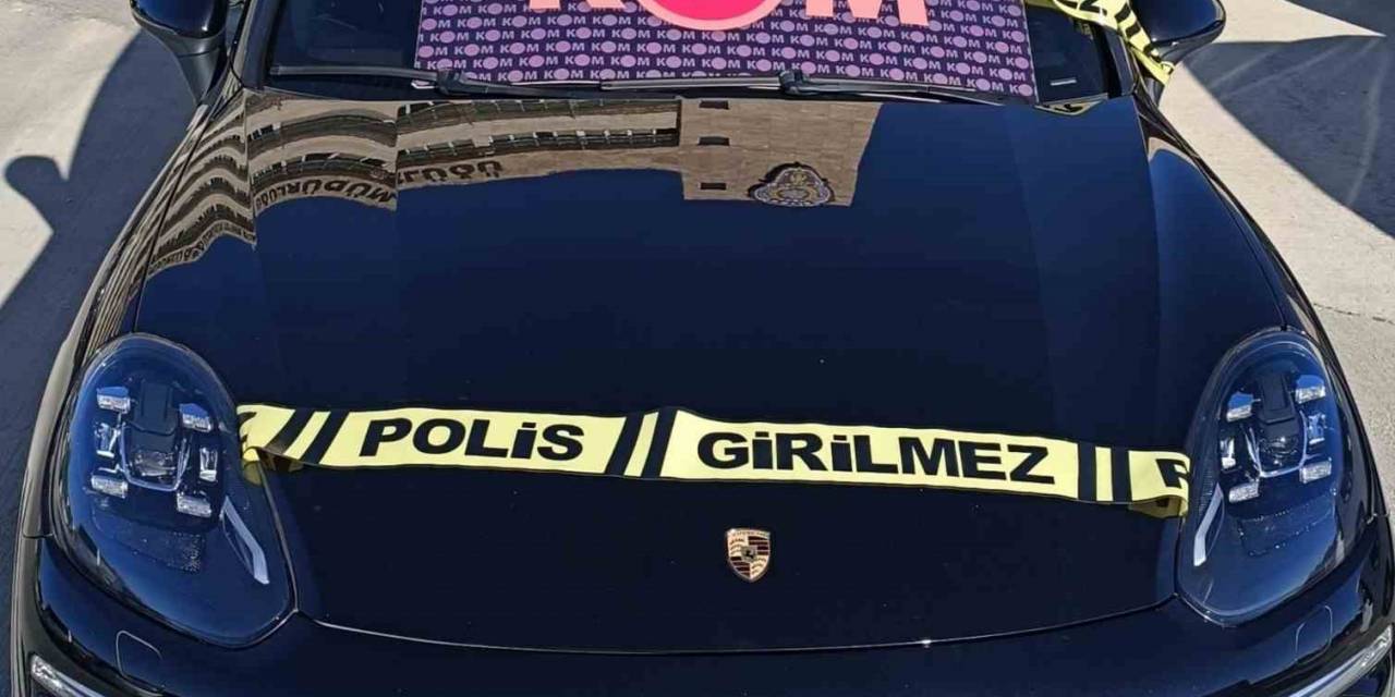 Yasa Dışı Yollarla Türkiye’ye Sokulan 2 Lüks Araca El Konuldu