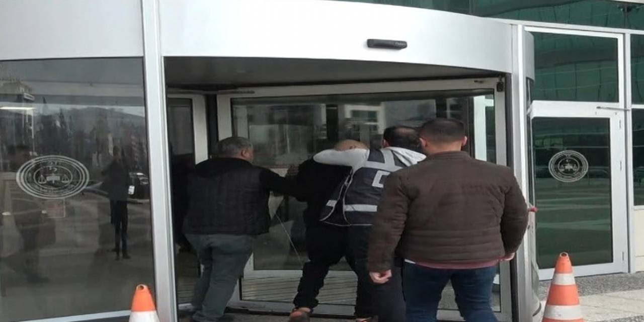 Hırsızlık Yapan Şahıs Adliyenin Kapısına Kafa Attı