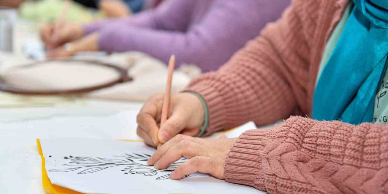 Esenyurtlu Kadınlar, Belediyenin Açtığı Kurslarda Meslek Öğreniyor