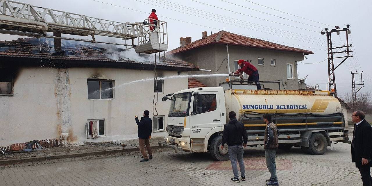 Çorum’da İki Katlı Ev Kül Oldu