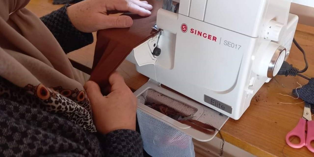 Filistinli Kadın Ve Çocuklar İçin Eşofman Dikimine Başladılar