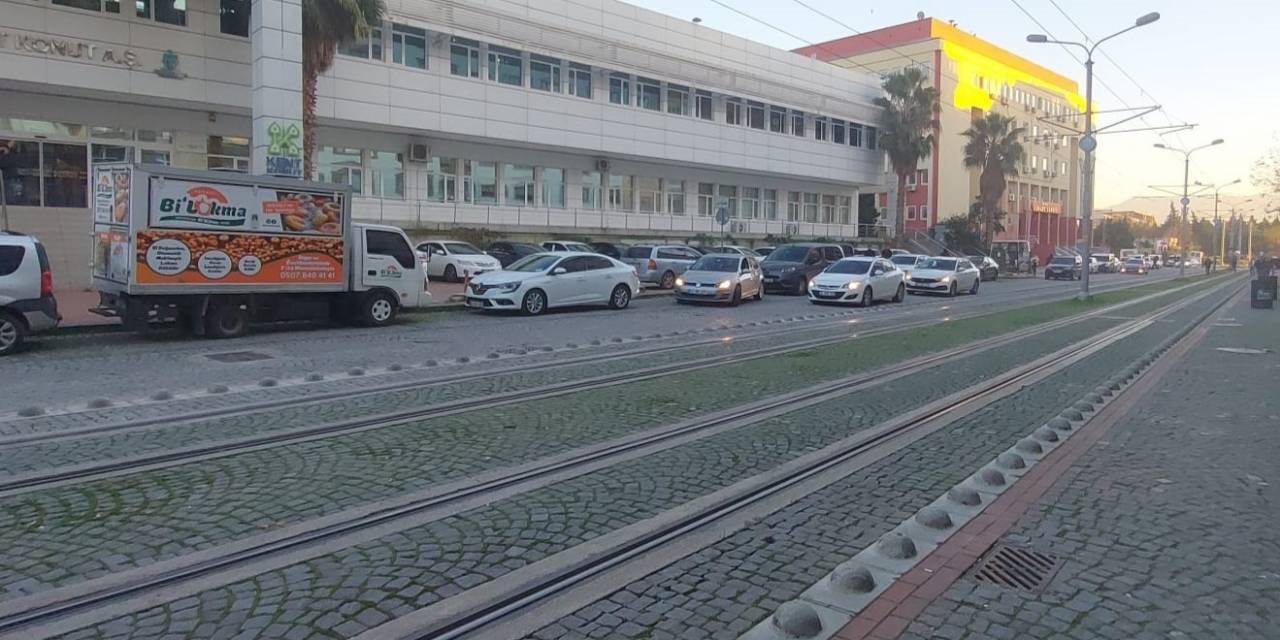 Boşanma Davasını Kazanınca Sevinçten Lokma Dağıttı