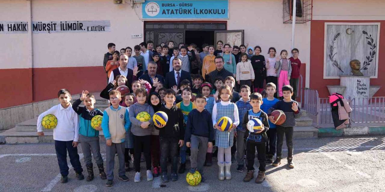 Gürsu’daki Okullara Başkan Işık’tan Spor Desteği
