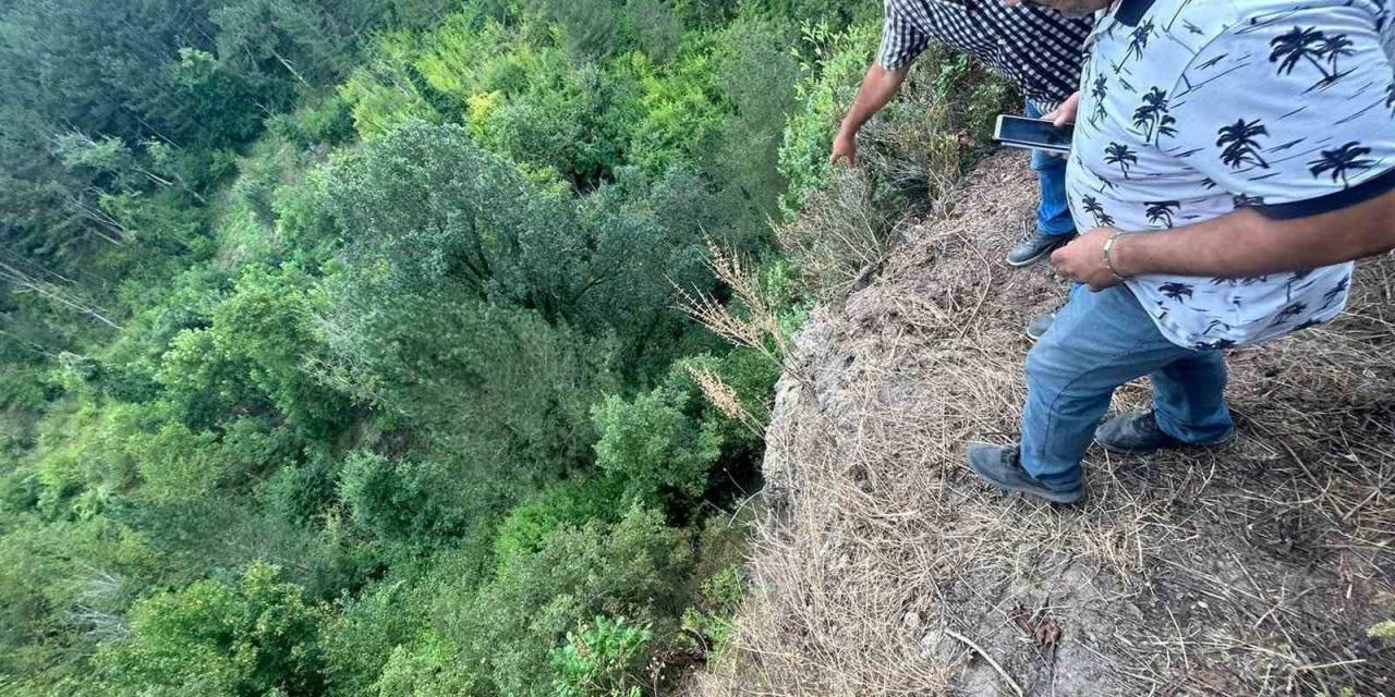 Uçurumdan Atıldı, 8 Yerinden Bıçaklandı