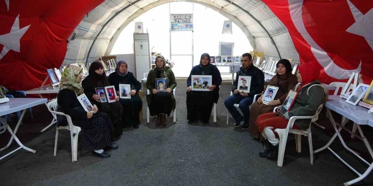Evlat Nöbetindeki Gözü Yaşlı Aileler Çocuklarını Bekliyor
