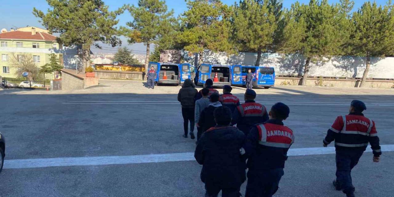 Kırsaldaki Evlerden 800 Bin Liralık Malzeme Çalan 3 Şüpheli Tutuklandı