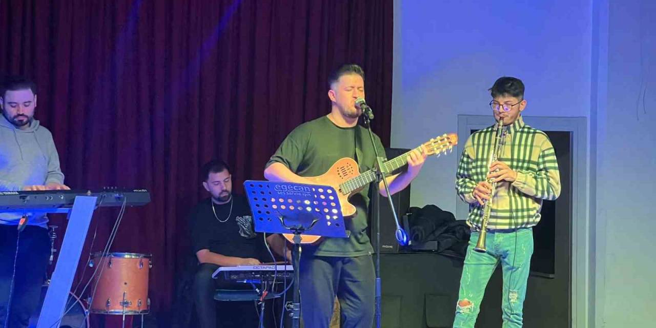 Üniversiteli Gençlere Ücretsiz Konser