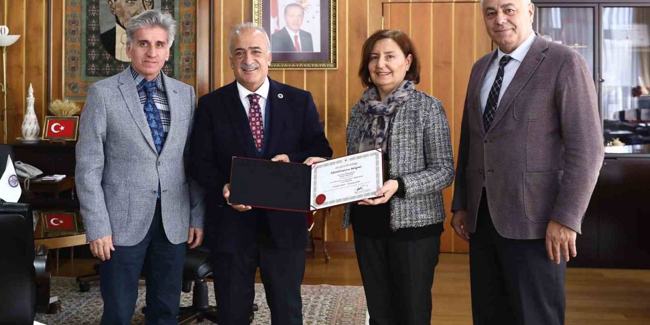 Bir Akredite De Tarım Makineleri Ve Teknolojileri Bölümüne