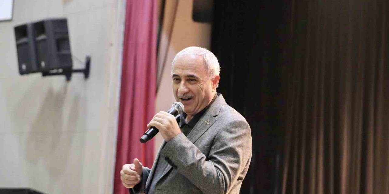 Nurullah Genç Şiirleriyle Gönüllere Dokundu