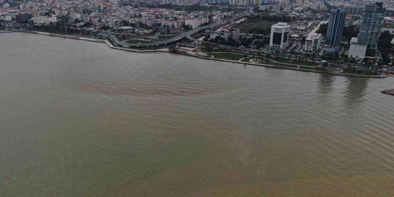 Yağmurun Ardından İzmir Körfezi’nin Rengi Değişti