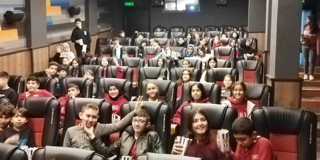 Köyceğizli Öğrenciler ‘Aybüke; Öğretmen Oldum Ben’ Filmini İzledi