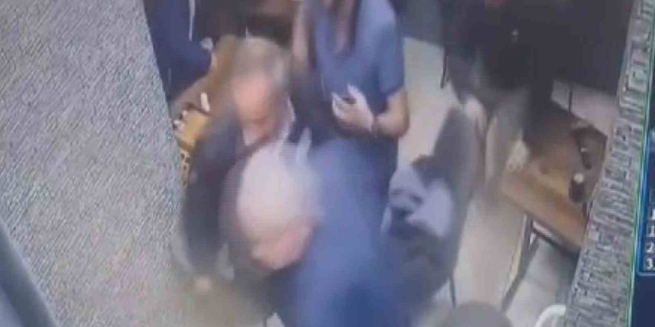 Maç İzleyen Vatandaşların Deprem Anında Yaşadığı Panik Kamerada