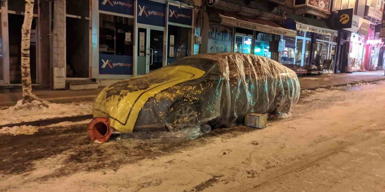 Eksi 9 Derecede Araçlar Soğuktan Battaniye İle Korunuyor