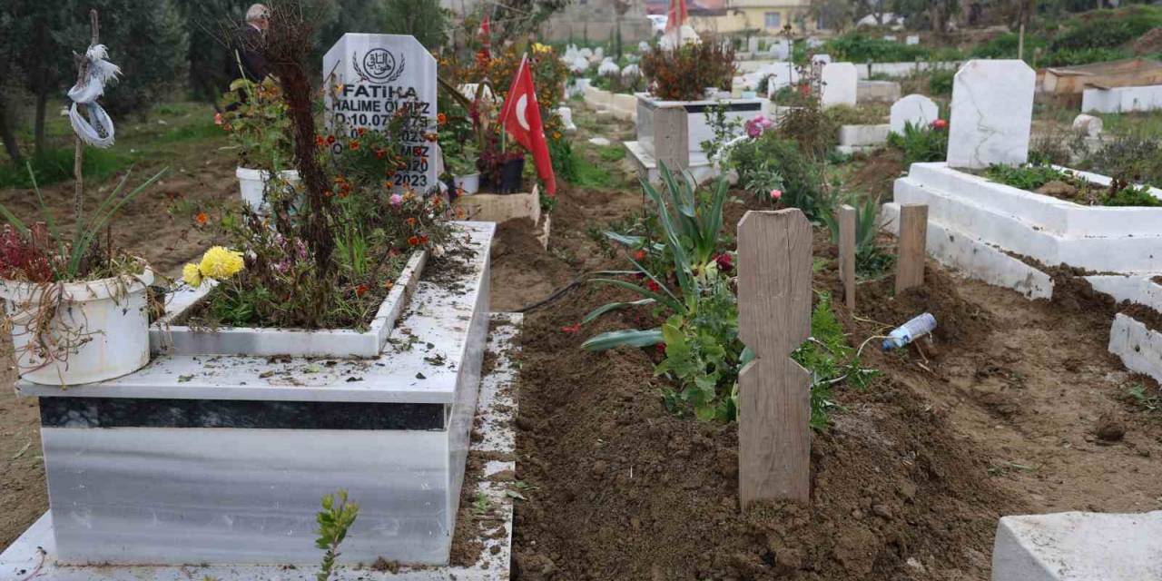 Enkaz Başında Cebindeki Bisküviyle Yürekleri Dağlamıştı, Bisküviyi Yediremediği Oğlunun Yanına Gömüldü