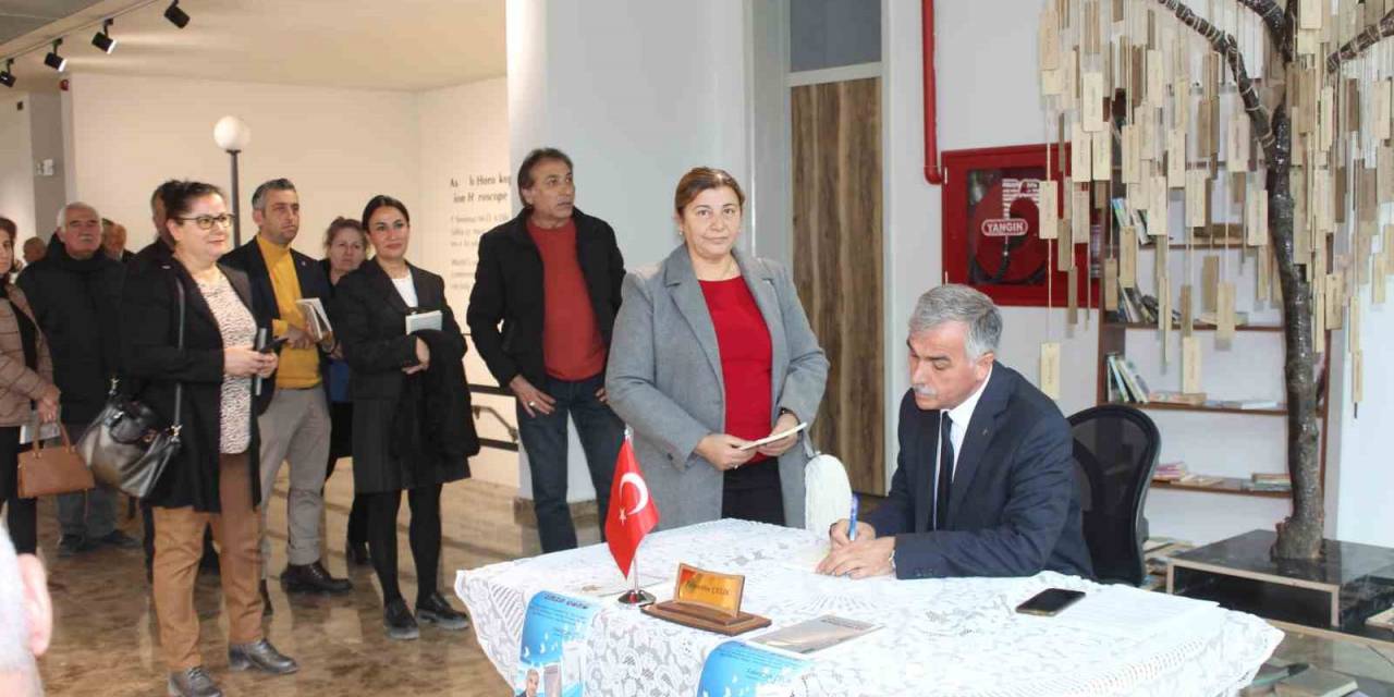 Şair Çelik, İki Şiir Kitabını Okuyucu İle Buluşturdu