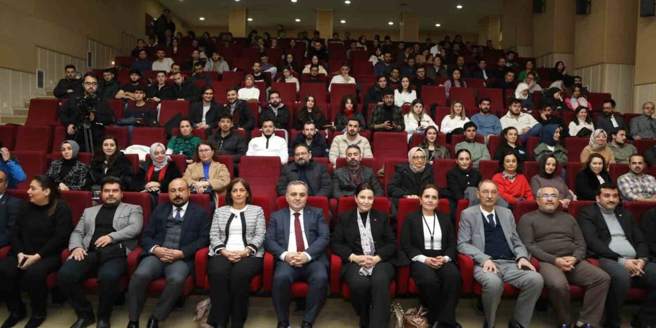 Erü’ De “Türkiye Yüzyılı’nda Güvenli Ve Yeşil Yapılar” Konulu Panel Düzenlendi