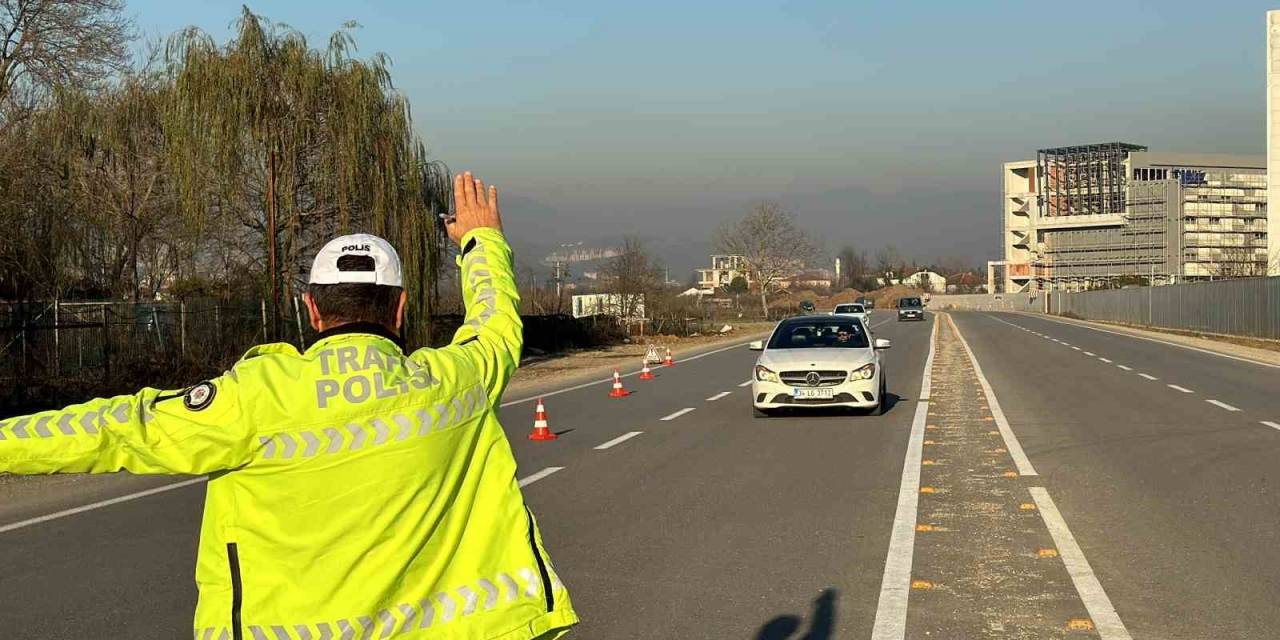Radarla Hız Denetiminde 77 Sürücüye Ceza Kesildi