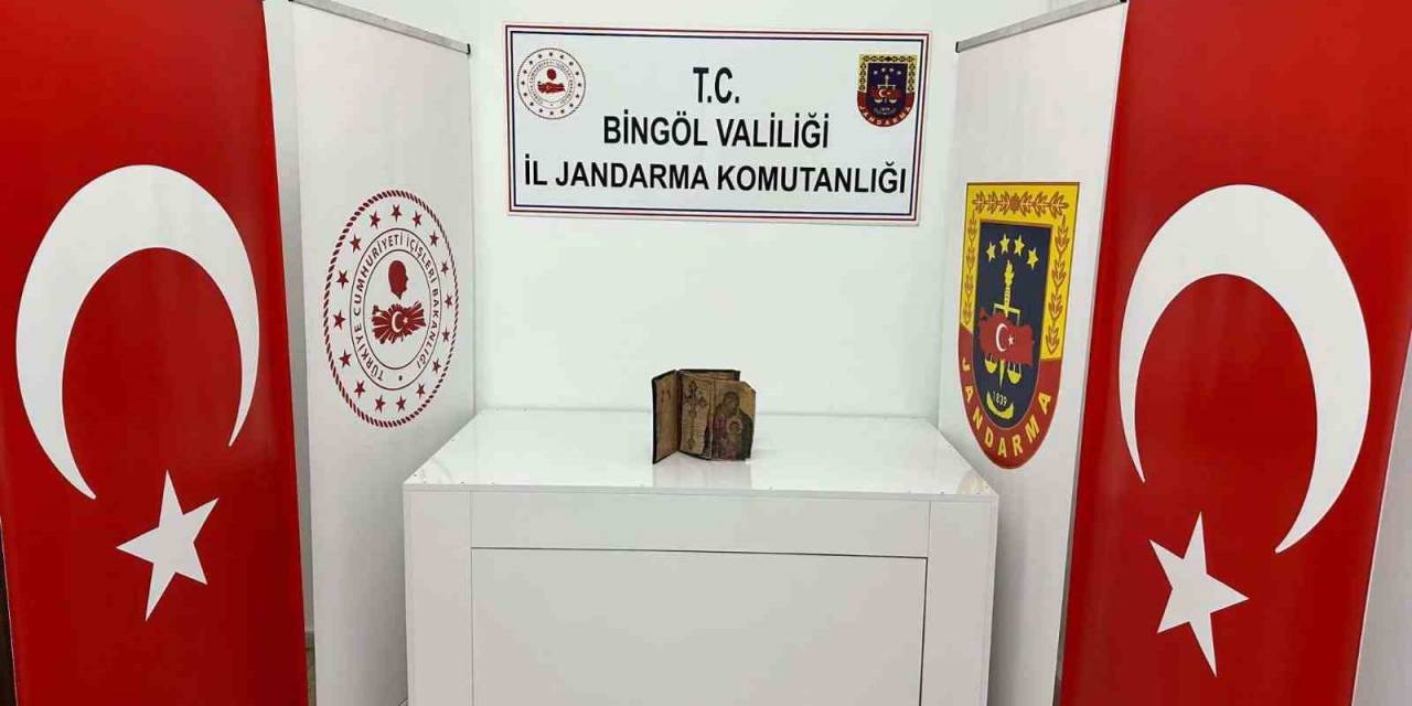 Bingöl’de Tarihi Eser Kitap Ele Geçirildi