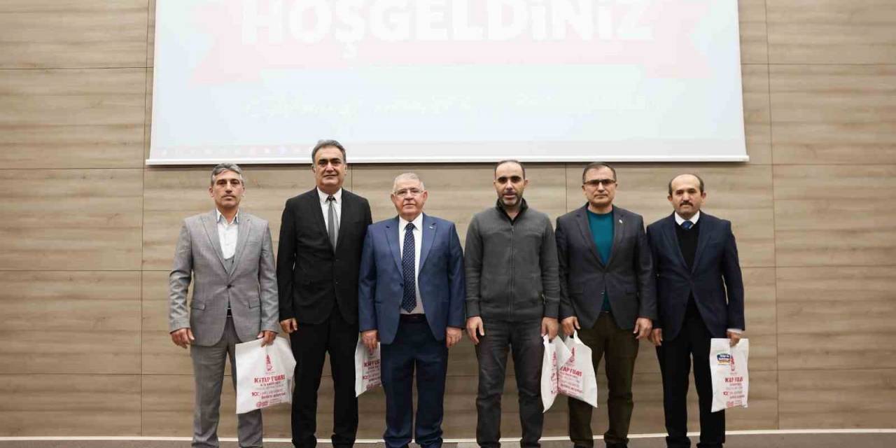 Başkan Mahçiçek, 9 Yılda 680 Bin Kitabı Öğrencilerle Buluşturdu