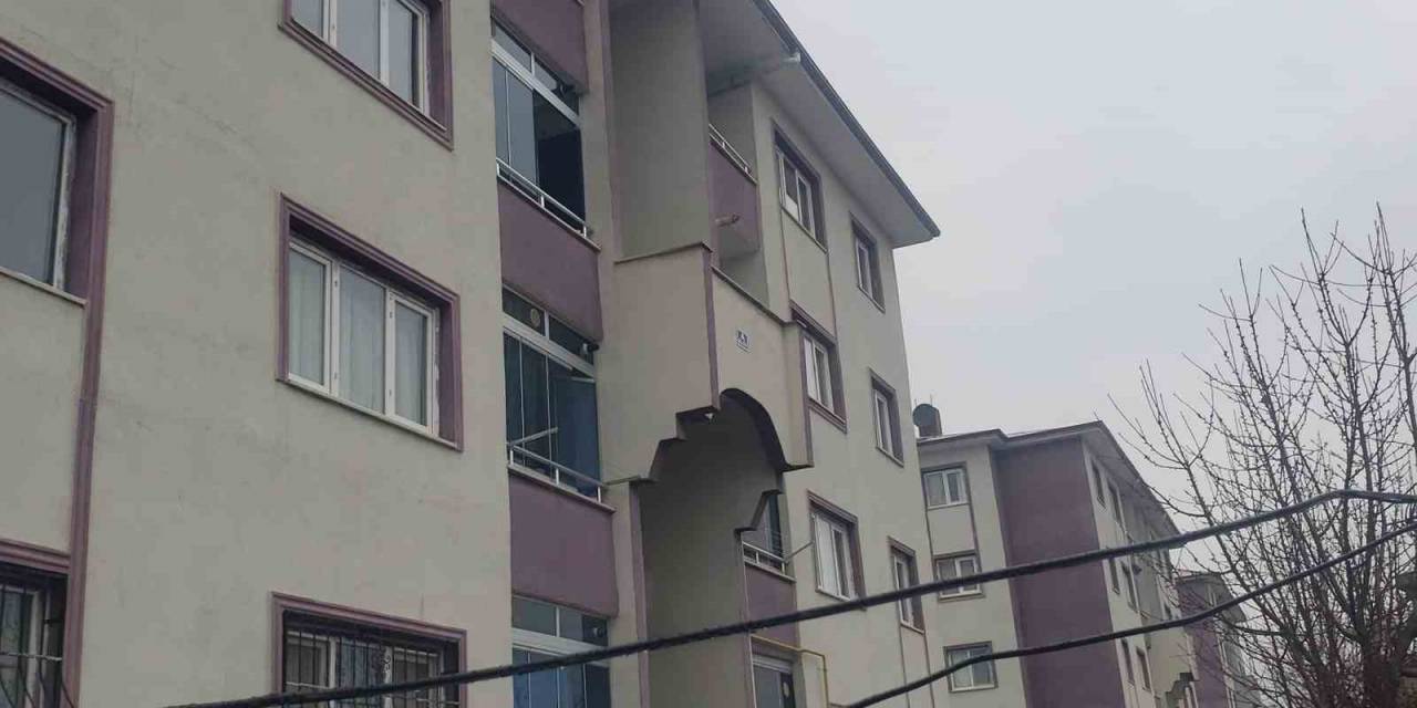 Çatıdan Akan Suyu Kesmek İsteyen Şahıs, Düşerek Hayatını Kaybetti