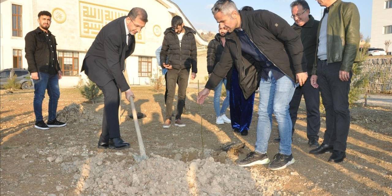 Şırnak Üniversitesi’nde Fidanlar Toprakla Buluşuyor