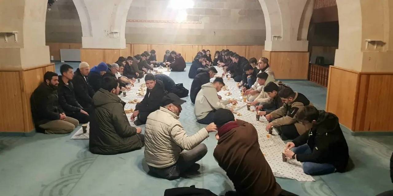 Bayburt’ta Sabah Namazı Buluşmaları Öğrencilerin Yoğun Katılımıyla Devam Ediyor