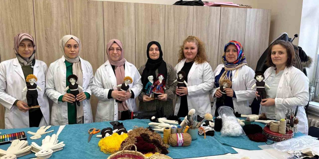 Savaş Mağduru Çocuklar İçin Oyuncak Ve Eşofman Üretiyorlar