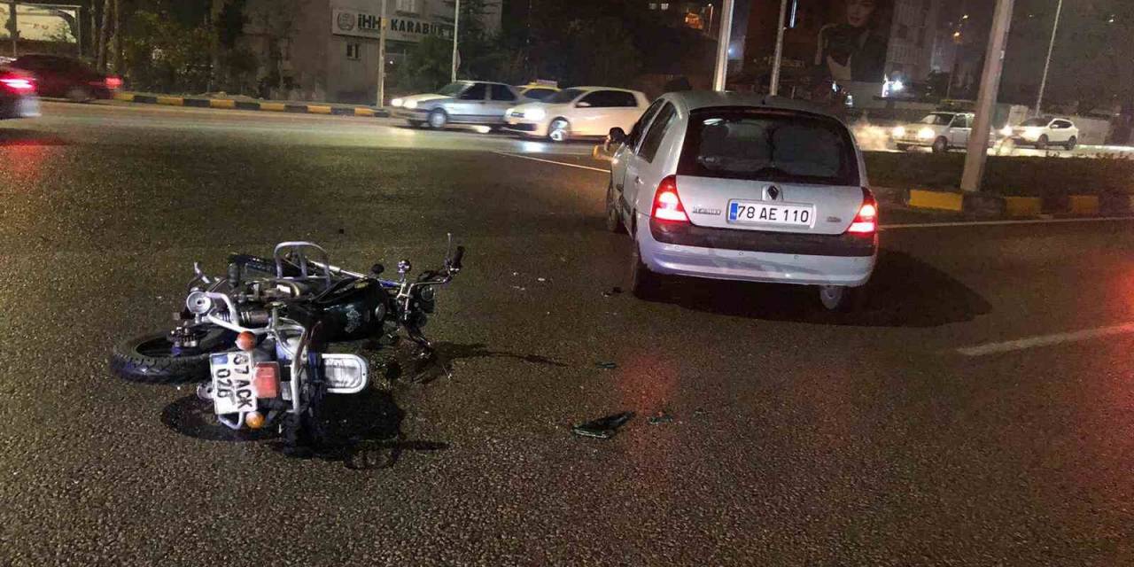 Karabük’te Motosikletle Otomobil Çarpıştı: 1 Yaralı