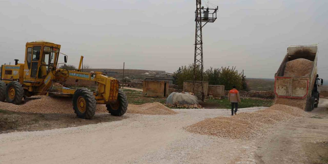 Kırsal Mahallelerde Üstyapı Çalışması Devam Ediyor