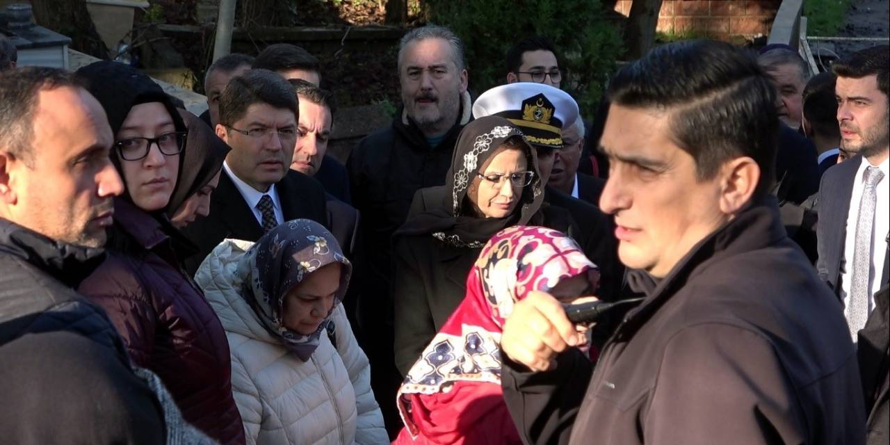 Adalet Bakanı Tunç’un Gözleri Önünde Baygınlık Geçirdi